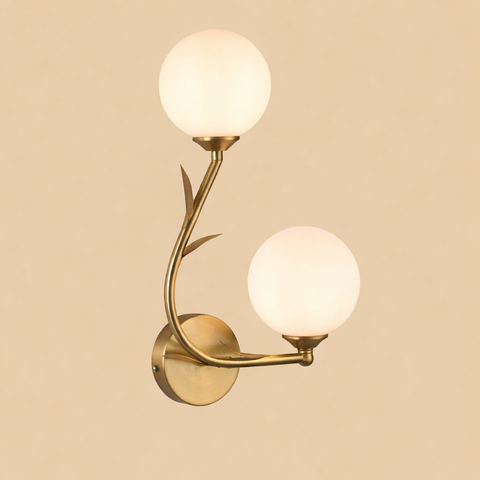 Golden Curve Duo – Applique da parete curva moderna in metallo dorato con 2 sfere in polietilene, attacco G9